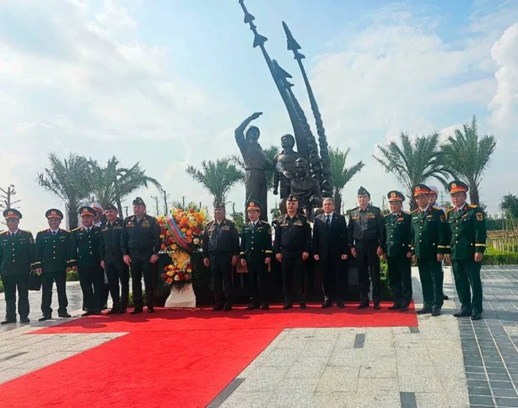 Azərbaycan müdafiə naziri Vyetnamda rəsmi səfərdədir FOTO