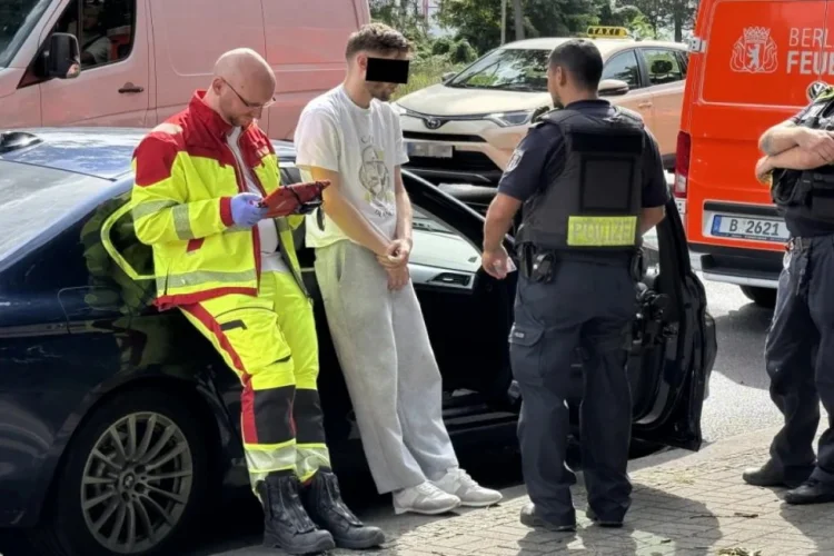 Berlində avtomobil 7-8 yaşlı uşaqların üstünə sürülüb