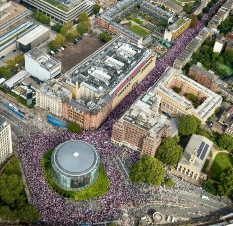 Londondakı kütləvi etirazlar zamanı 25 nəfər saxlanılıb