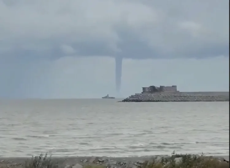 Xəzər dənizində tornado müşahidə olunub
