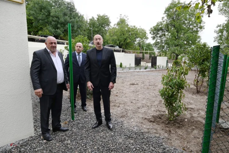 İlham Əliyev Xocavəndin Qırmızı Bazar qəsəbəsində olub