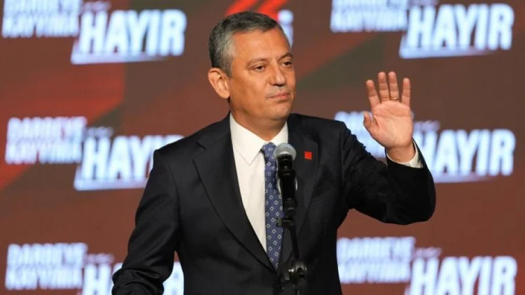 Özgür Özel yenidən CHP-nin sədri seçilib