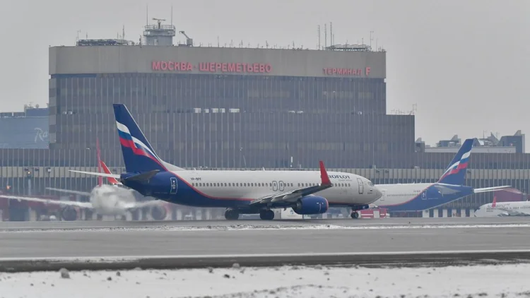 Moskva hava limanında iki təyyarə toqquşub