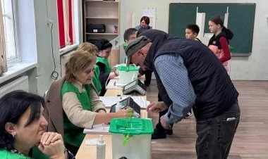 Gürcüstanda bələdiyyə seçkilərində hakim partiya liderdir