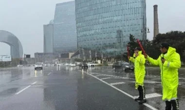 Yağışlı hava yollarda diqqət, məsuliyyət və səbr tələb edir