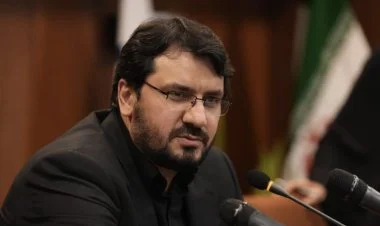 Bakıdan qayıdan İran nazirin üzərində axtarış aparmaq cəhdi