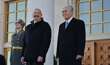 Prezident Əliyevin Qazaxıstana rəsmi səfəri başladı