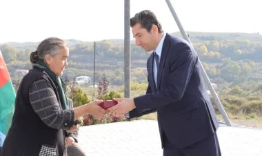 Seyidbəyli və Daşbulaq kəndlərində evlərin açarları verilib