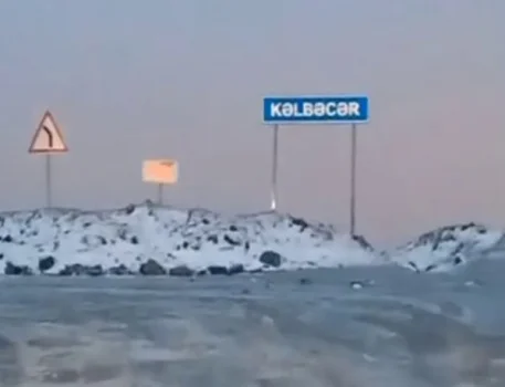 Kəlbəcərə qar yağıb