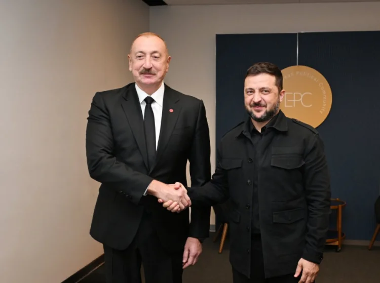 İlham Əliyev Kopenhagendə Volodimir Zelenski ilə görüşüb