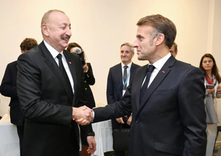 İlham Əliyev Kopenhagendə E.Makronla görüşüb