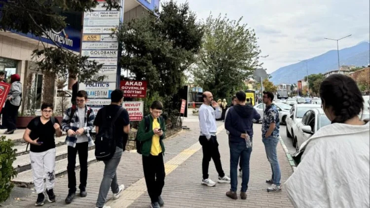 İstanbulda 5 bal gücündə zəlzələ olub YENİLƏNİB