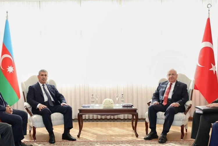 Azərbaycan və Türkiyə müdafiə nazirləri görüşüb