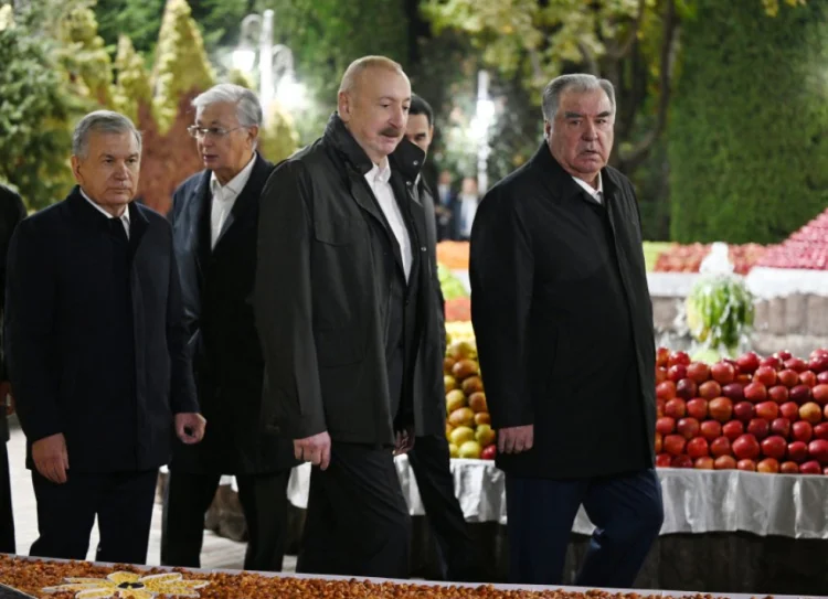 Əliyev MDB dövlət başçılarının qeyri-rəsmi şam yeməyində