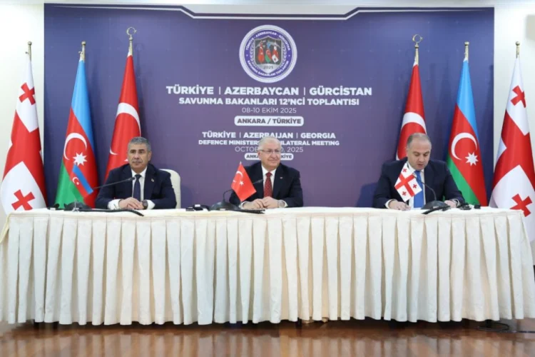 Ankarada müdafiə nazirlərinin üçtərəfli görüşü keçirilib