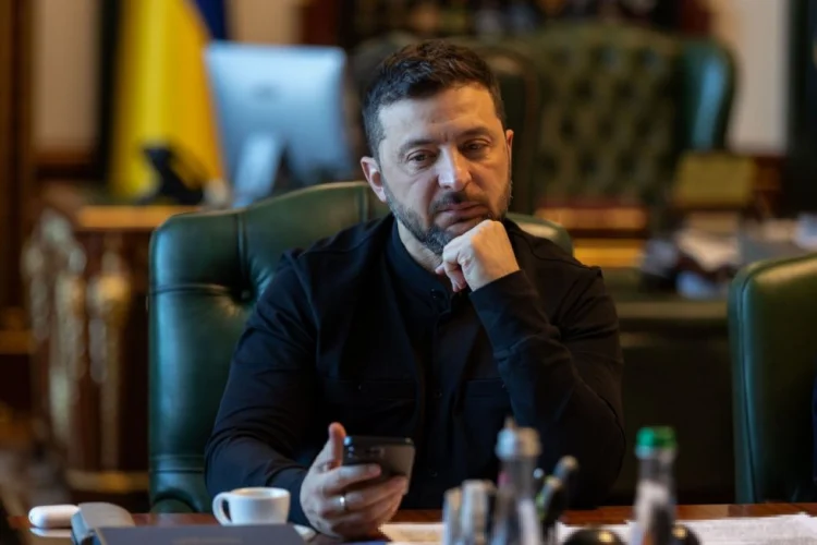 Ukrayna və Fransa prezidentləri telefonla danışıb