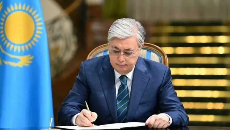 Tokayev Ermənistanla qarşılıqlı səfərlər qanununu imzalayıb