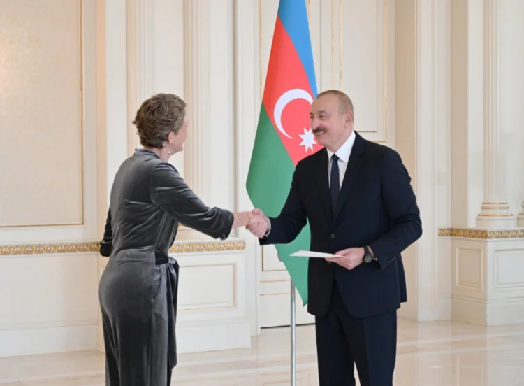 İlham Əliyev Niderland səfirinin etimadnaməsini qəbul edib