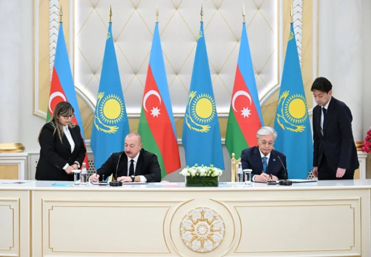 Azərbaycan-Qazaxıstan sənədləri mübadilə olunub FOTO
