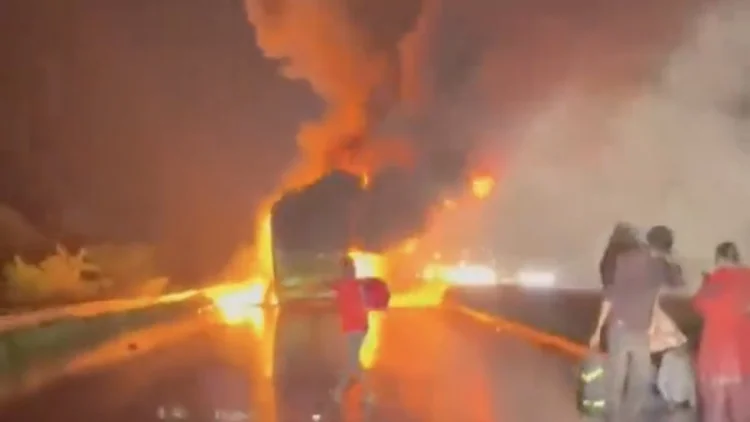 Hindistanda yol qəzasında ən azı 20 nəfər diri-diri yanıb