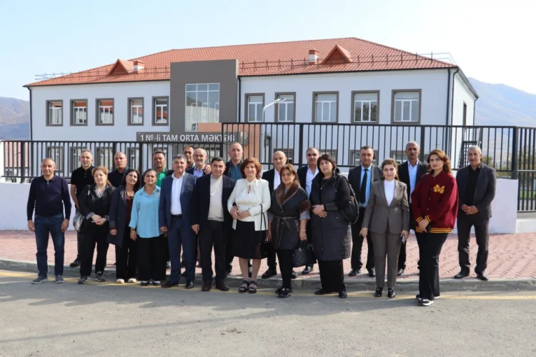 Xocalı məktəbinin məzunları 36 il sonra görüşüblər