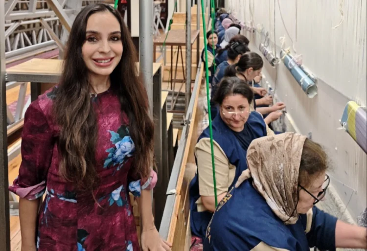 Şuşa məscidi üçün ən böyük dairərəvi xalça toxunur