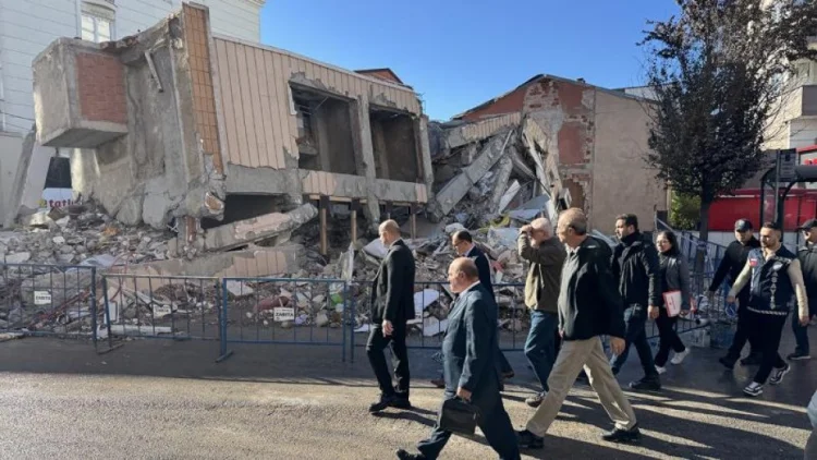 Gebzedə çökən binada bir ailənin dörd üzvü ölüb