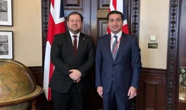 Hikmət Hacıyev Böyük Britaniyanın dövlət naziri ilə görüşüb