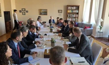 Hikmət Hacıyev NATO nümayəndə heyəti ilə görüşüb