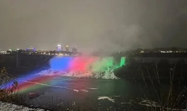 Niaqara şəlaləsi Azərbaycan bayrağının rənglərində VİDEO