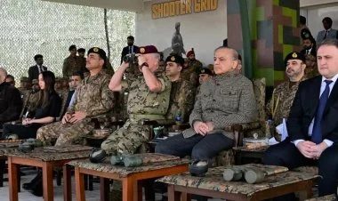 Müdafiə sənayesi naziri Pakistanda hərbi təlimi izləyib