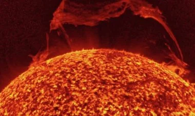 Günəşdə Yer kürəsindən 80 dəfə iri püskürtü müşahidə olunub