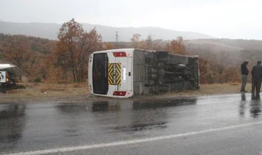 Türkiyədə tələbələri daşıyan avtobus aşıb