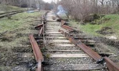 Mədəniyyət qatarının çürük relsləri