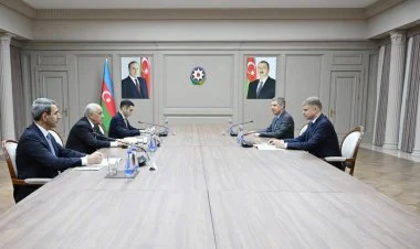 Baş nazir Rusiya Dəmir Yollarının baş direktorunu qəbul edib