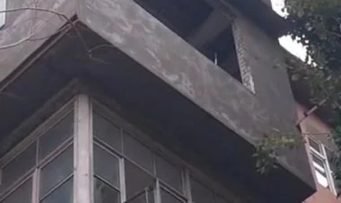 Bakıda yaşayış binasında partlayış baş verib VİDEO