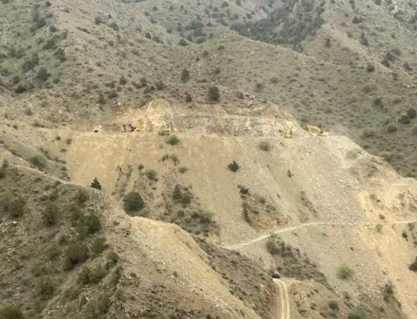 Ermənistan Zəngəzur dəhlizində yeni avtomobil yolu tikir