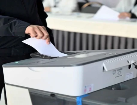 Qırğızıstanda parlament seçkilərində səsvermə başa çatıb
