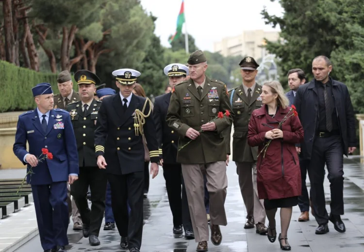 ABŞ hərbçiləri Şəhidlər xiyabanını ziyarət ediblər