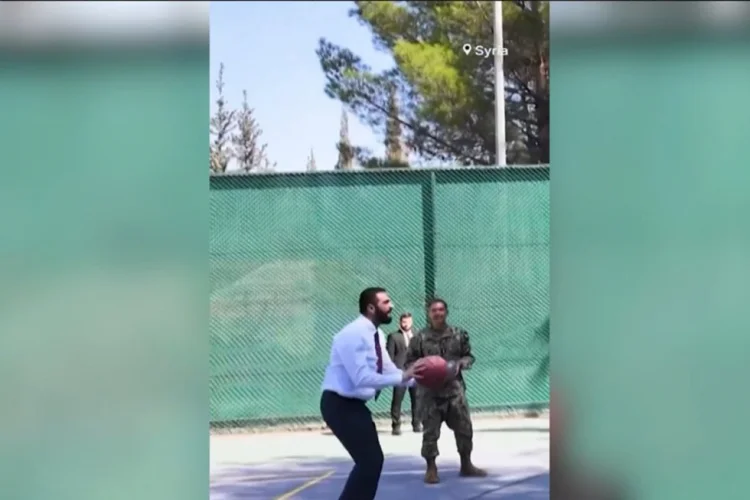 Əl Şaraanın ABŞ-a səfəri basketbol oynamaqla başlayıb