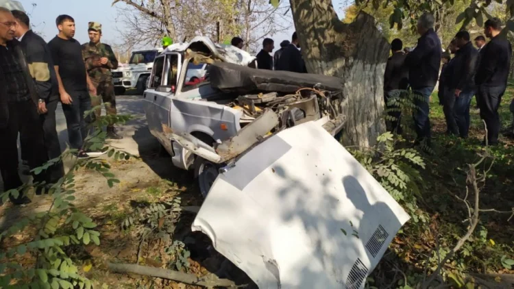 Qubada toy karvanında ağır qəza olub, ölən var FOTO