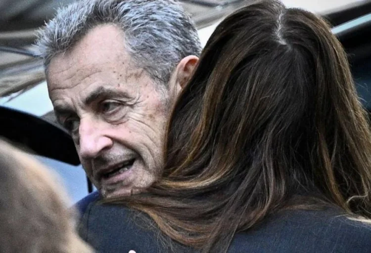 70 yaşlı Sarkozi 3 həftə həbsdə yatandan sonra evə buraxıldı