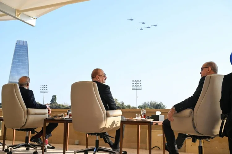 Təyyarə qəzası, terror aktları və Bakıdakı parad