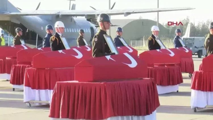 Türkiyə Şəhidləri ilə vidalaşir