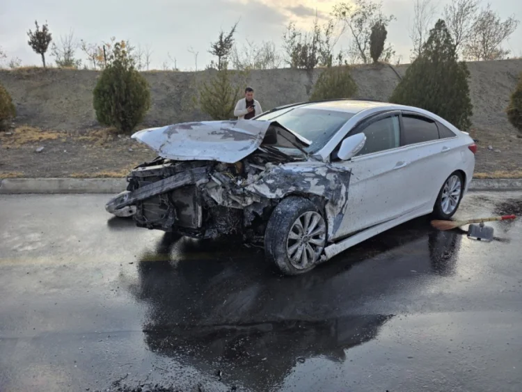 Naxçıvanda iki avtomobil toqquşub, 2 nəfər xəsarət alıb