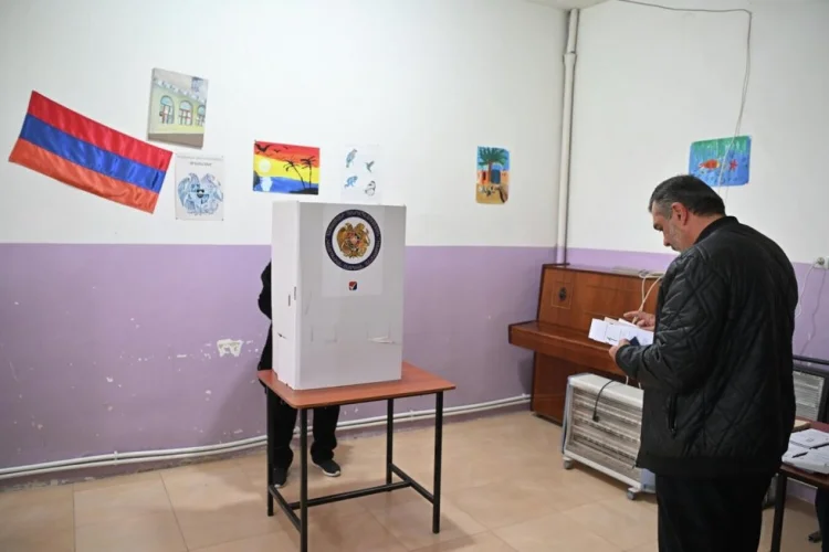 Paşinyanın partiyası əyalət seçkisində qalib gəldi