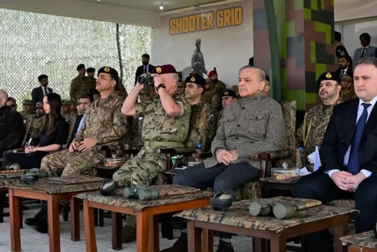 Müdafiə sənayesi naziri Pakistanda hərbi təlimi izləyib