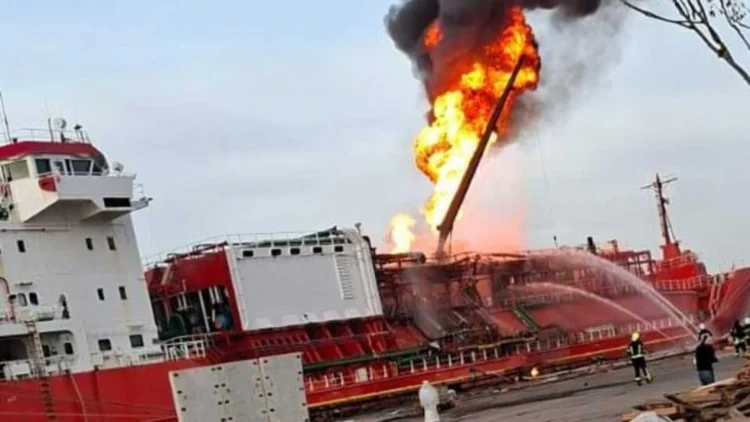 Türkiyəyə məxsus tanker Odessada dronla vurulub