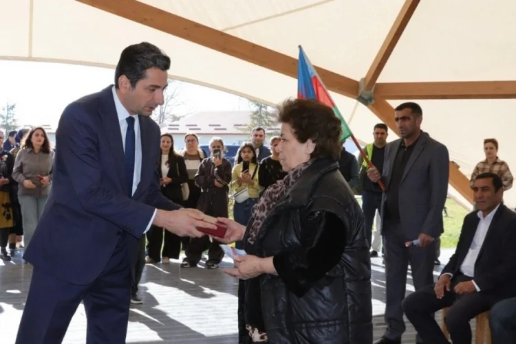 Xocalı şəhərinə və Cəbrayılın Horovlu kəndinə köç olub