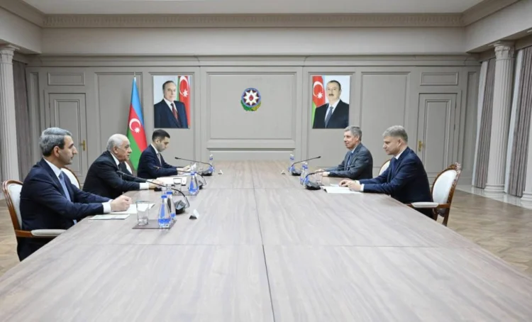 Baş nazir Rusiya Dəmir Yollarının baş direktorunu qəbul edib